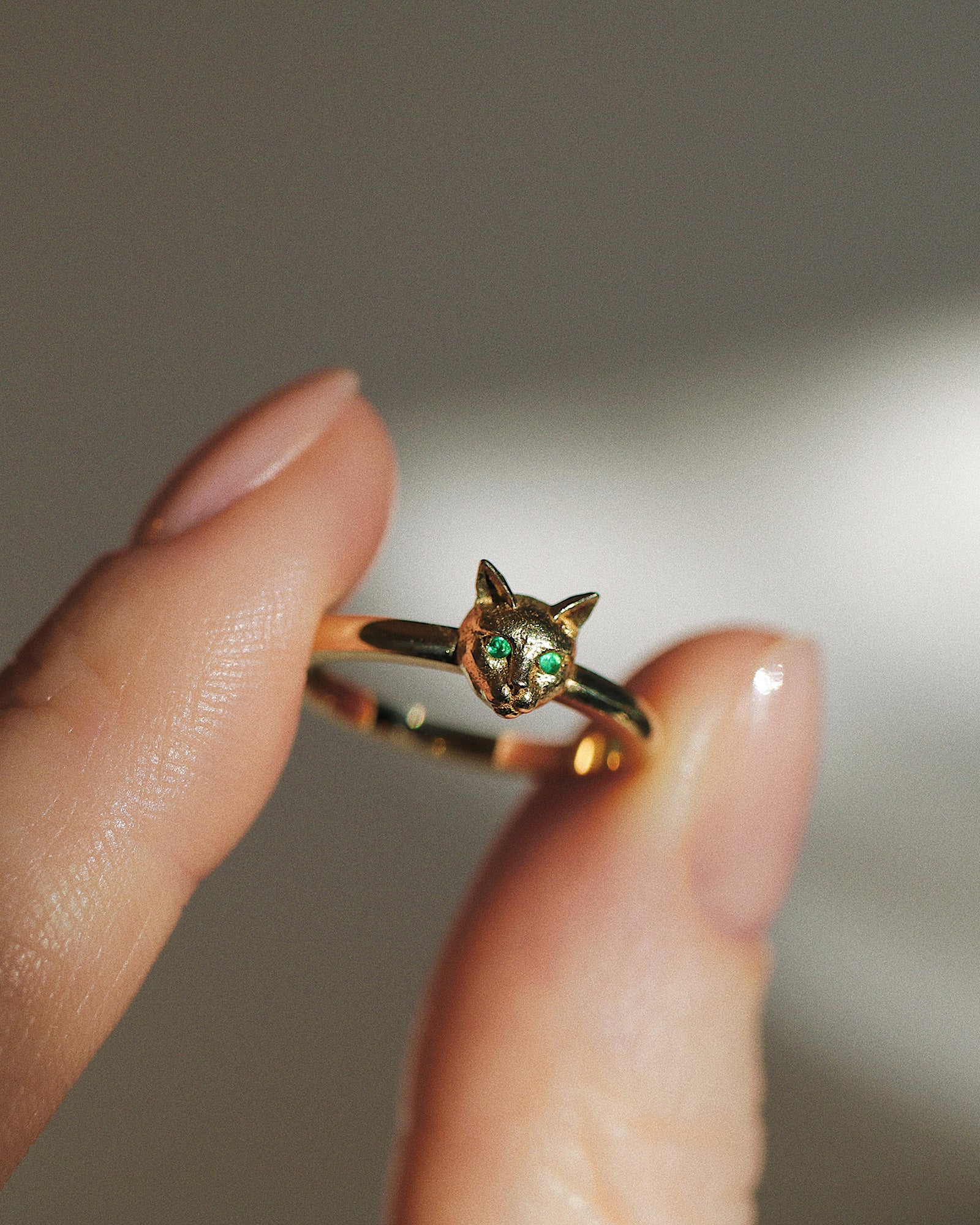 Emerald-Eyed Kitten Ring