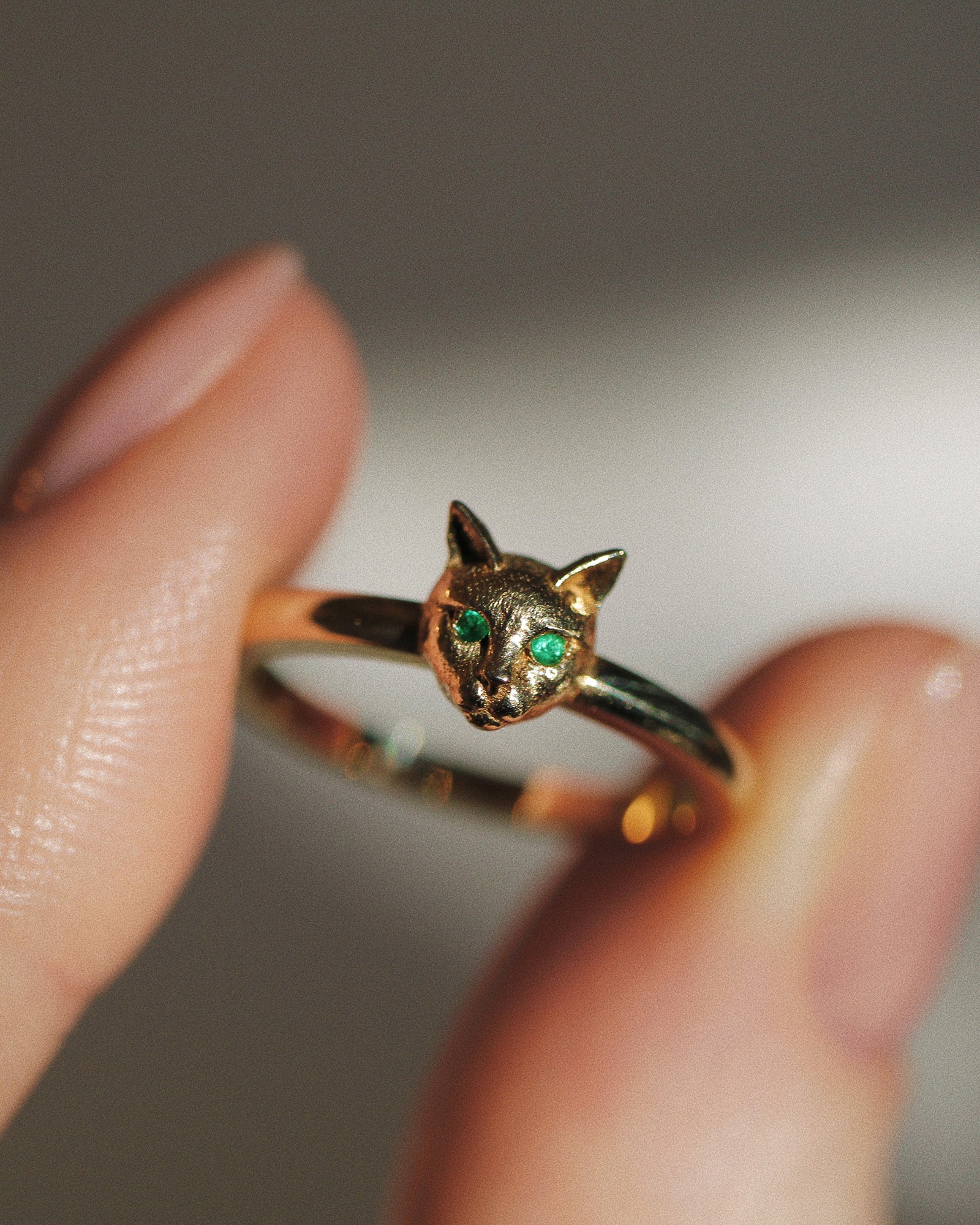 Emerald-Eyed Kitten Ring