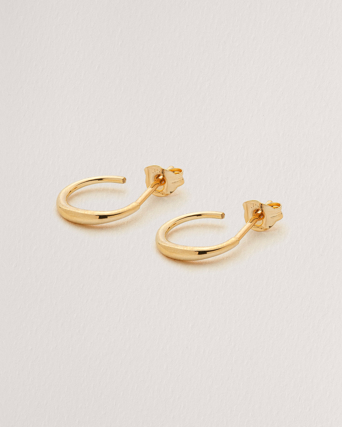 Rebecca Chaudhry 18ct Yellow Gold Tapered Crescent Hoop Earrings Pair E02-P Front